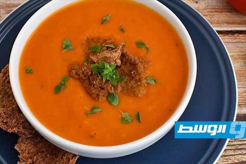 حساء الطماطم بالفلفل والتوست