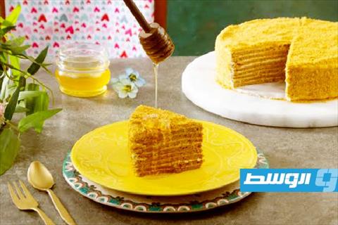 كيك عسل بالقرفة والمكسرات