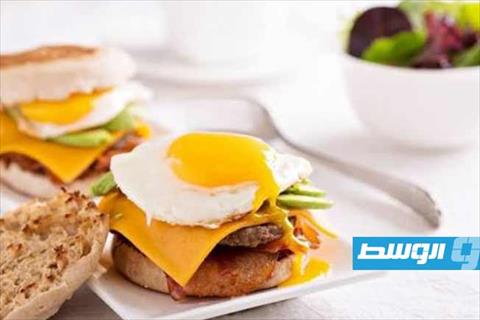 برجر دجاج بالبيض
